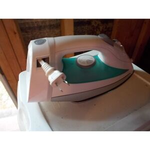 Sunbeam Steam Master Retractable Cord Steam Iron White Teal Stainless Soleplate